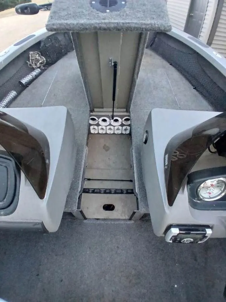 Slide: The Image of Crestliner 1850 Fish Hawk 2013 - 2