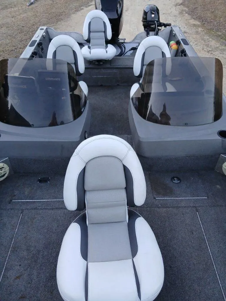 Slide: The Image of Crestliner 1850 Fish Hawk 2013 - 4