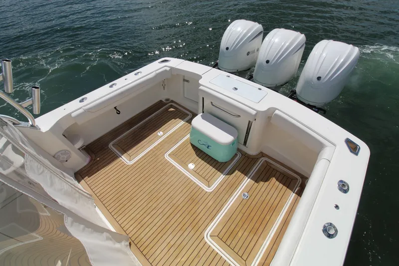 Slide: The Image of Albemarle 30 Express 2022 - 14