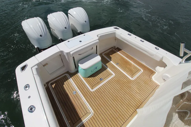 Slide: The Image of Albemarle 30 Express 2022 - 15