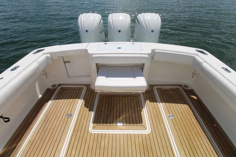 Slide: The Image of Albemarle 30 Express 2022 - 17