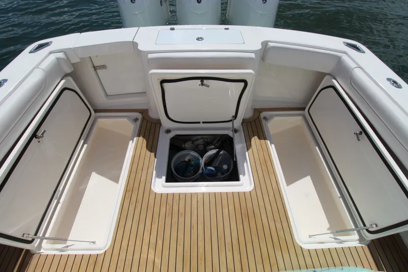 Slide: The Image of Albemarle 30 Express 2022 - 18