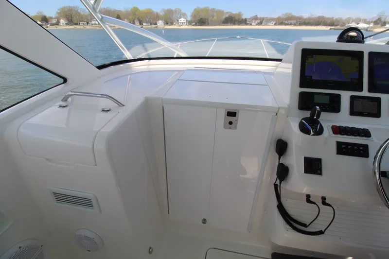 Slide: The Image of Albemarle 30 Express 2022 - 30