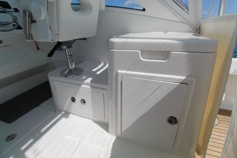 Slide: The Image of Albemarle 30 Express 2022 - 33