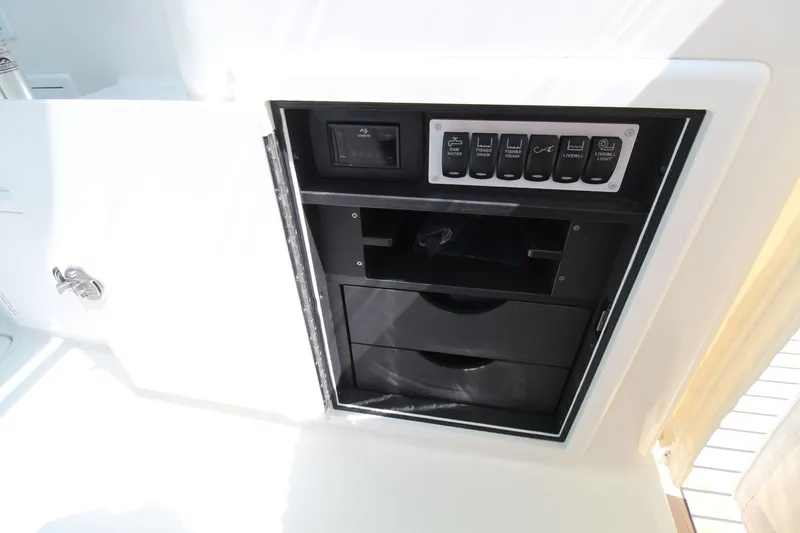 Slide: The Image of Albemarle 30 Express 2022 - 35