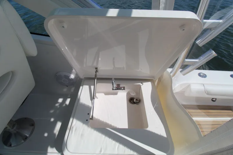 Slide: The Image of Albemarle 30 Express 2022 - 36