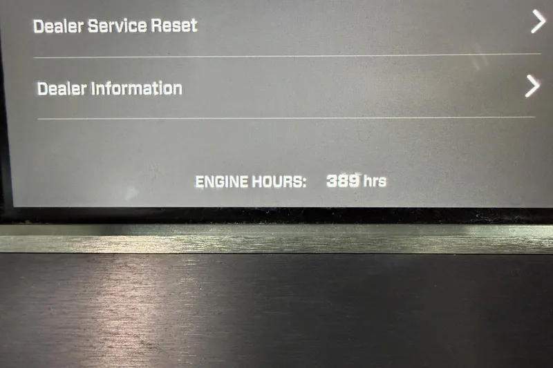 Slide: The Image of Display screen showing 389 engine hours on 2022 MasterCraft XT24 boat. - 12