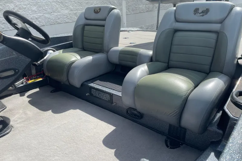 Slide: The Image of 2006 Triton Tr-176 boat interior with dual cushioned seats and steering wheel. - 12