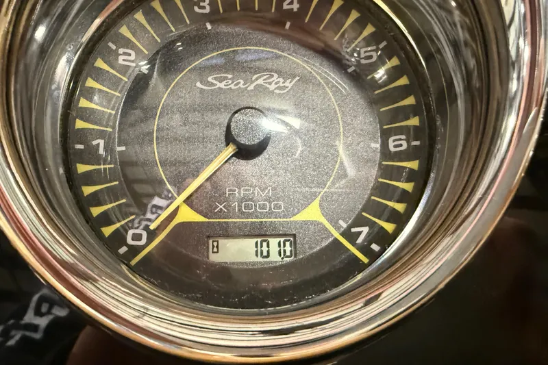 Slide: The Image of Tachometer of 2018 Sea Ray SPX 210 showing 1000 RPM. - 9