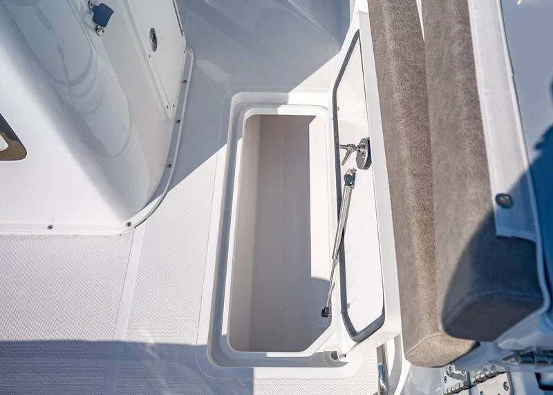 Slide: The Image of Sea Hunt Gamefish 27 Coffin Box 2026 - 16