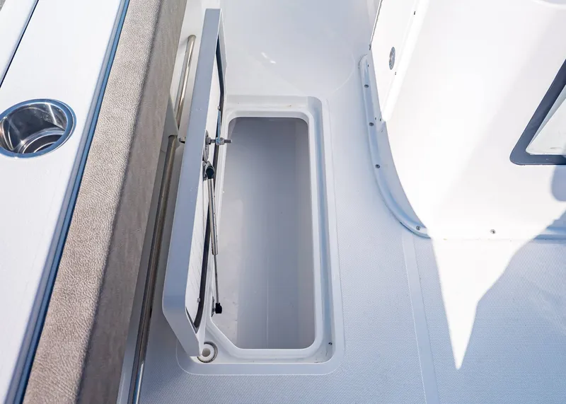 Slide: The Image of Sea Hunt Gamefish 27 Coffin Box 2026 - 17