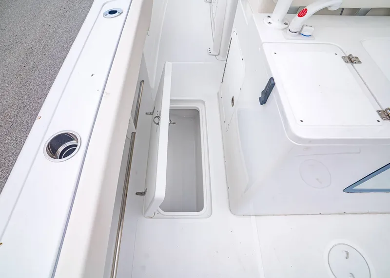 Slide: The Image of Sea Hunt Gamefish 28 Coffin Box 2026 - 16