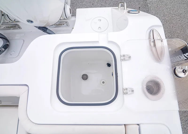 Slide: The Image of Sea Hunt Gamefish 28 Coffin Box 2026 - 13