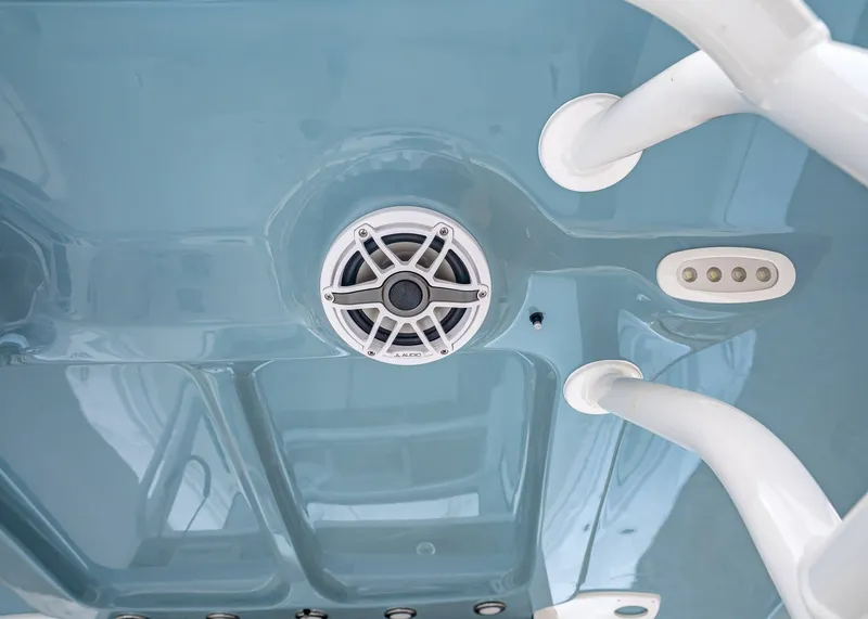 Slide: The Image of Sea Hunt Gamefish 28 Coffin Box 2026 - 20