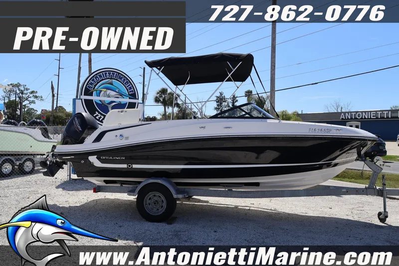 The Image of Pre-owned 2020 Bayliner VR5 Bowrider OB on display at Antonietti Marine. - 1