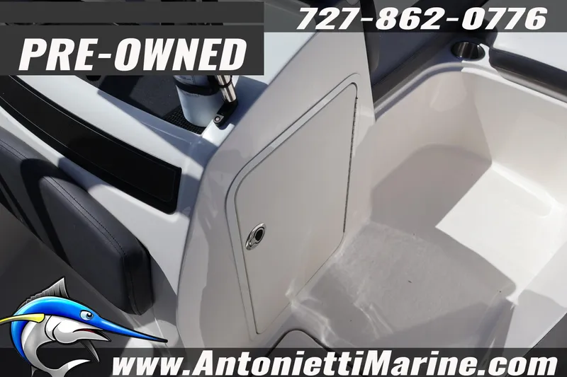 Slide: The Image of 2020 Bayliner VR5 Bowrider OB, pre-owned, at Antonietti Marine. - 24