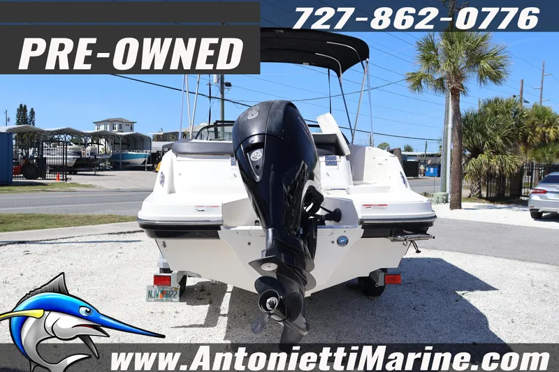 Slide: The Image of Pre-owned 2020 Bayliner VR5 Bowrider OB displayed at Antonietti Marine dealership. - 3