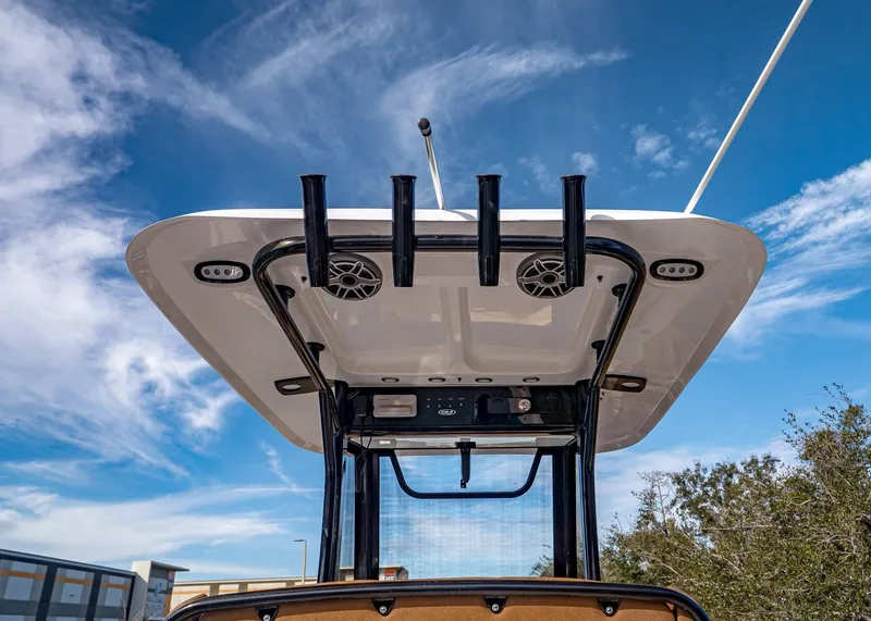 Slide: The Image of Sea Hunt Ultra 255 SE 2026 - 12