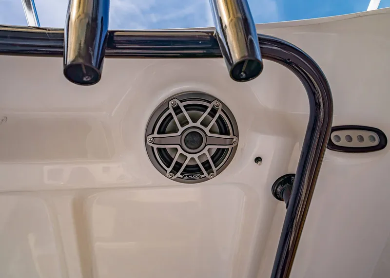 Slide: The Image of Sea Hunt Ultra 255 SE 2026 - 14