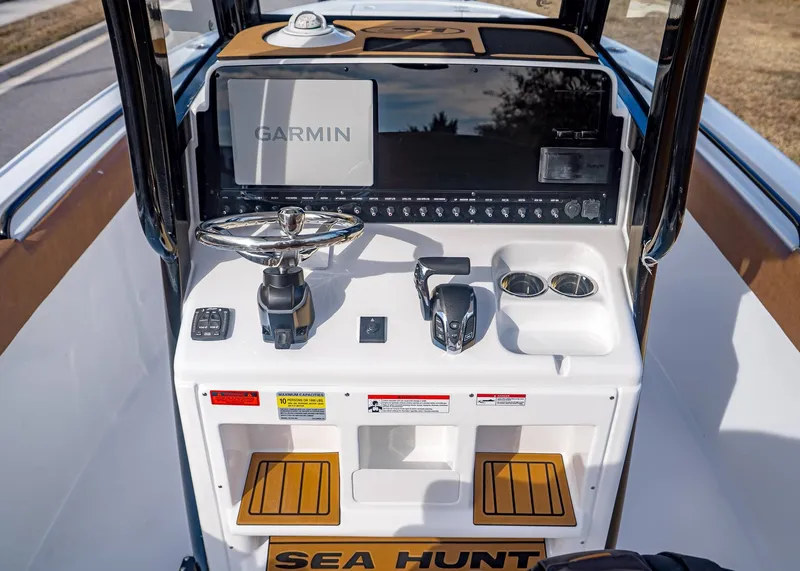 Slide: The Image of Sea Hunt Ultra 255 SE 2026 - 16