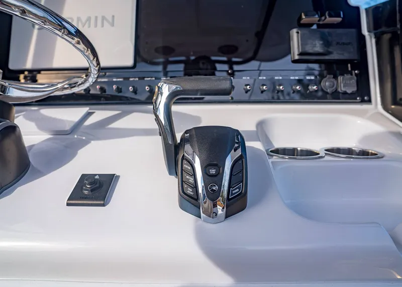 Slide: The Image of Sea Hunt Ultra 255 SE 2026 - 17