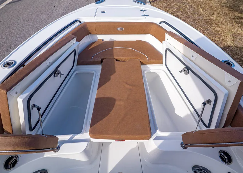 Slide: The Image of Sea Hunt Ultra 255 SE 2026 - 24