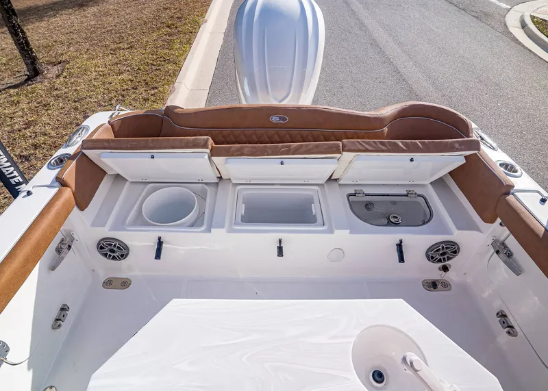 Slide: The Image of Sea Hunt Ultra 255 SE 2026 - 8