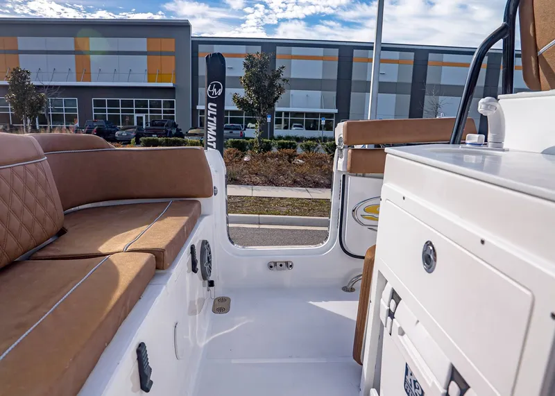 Slide: The Image of Sea Hunt Ultra 255 SE 2026 - 11