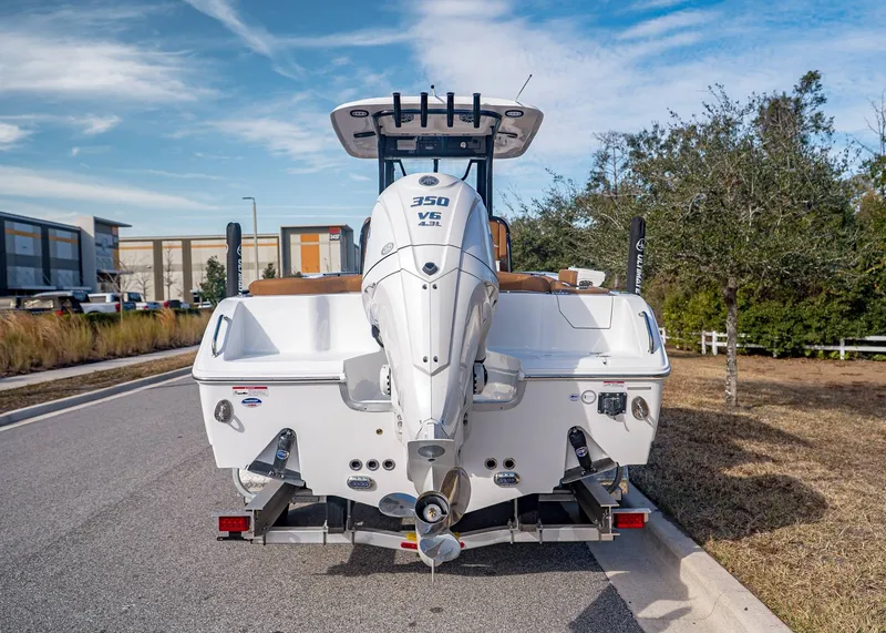 Slide: The Image of Sea Hunt Ultra 255 SE 2026 - 4