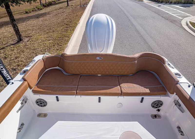 Slide: The Image of Sea Hunt Ultra 255 SE 2026 - 5