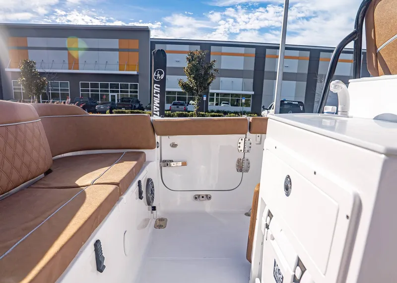 Slide: The Image of Sea Hunt Ultra 255 SE 2026 - 7