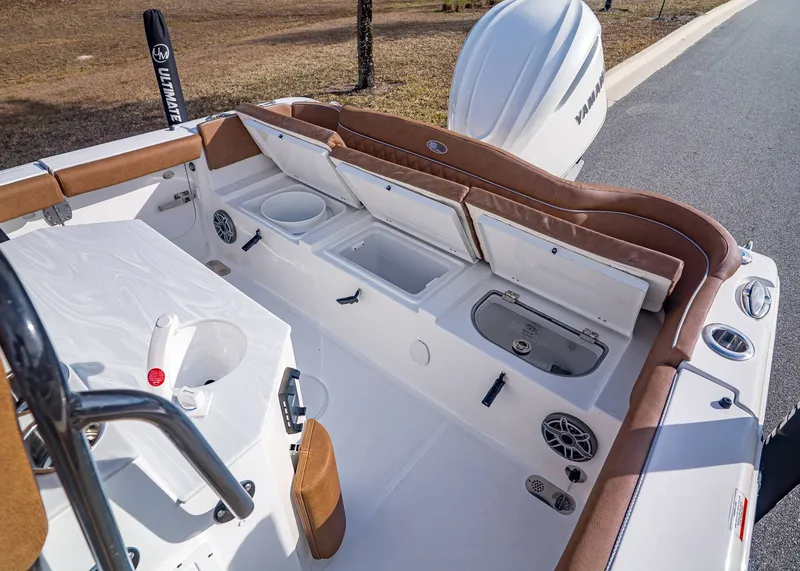 Slide: The Image of Sea Hunt Ultra 255 SE 2026 - 9