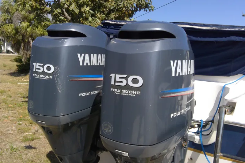 Slide: The Image of Twin Yamaha 150 four-stroke outboard engines on a 2004 Hurricane SunDeck 260 OB boat. - 3