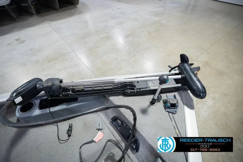 Slide: The Image of 2007 Tracker Tournament V-18 boat with trolling motor on display. - 45