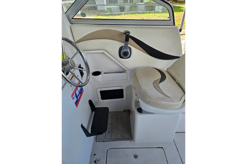 Slide: The Image of 2004 Seaswirl Striper 2101 Walkaround O/B boat interior with steering wheel and seat. - 12