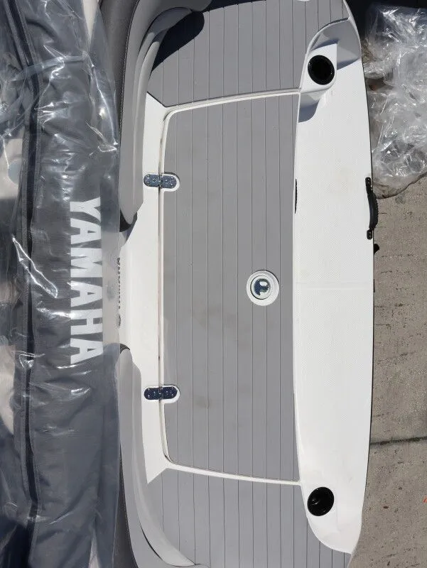 Slide: The Image of Yamaha Boats SX190 2026, gray and white boat rear view. - 22