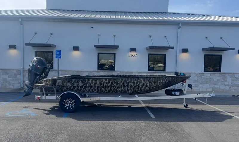 The Image of Avid 18 Commander 2026 - 1