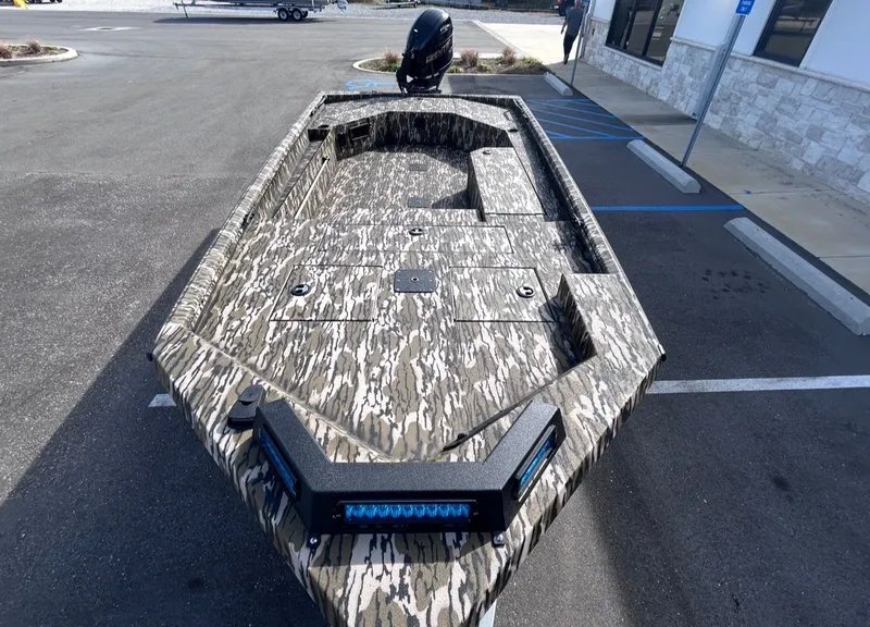 Slide: The Image of Avid 18 Commander 2026 - 12