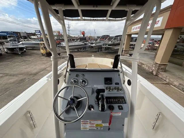 Slide: The Image of Bayliner Trophy T22CC 2026 - 10