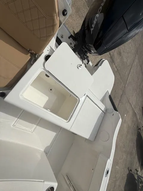 Slide: The Image of Bayliner Trophy T22CC 2026 - 11