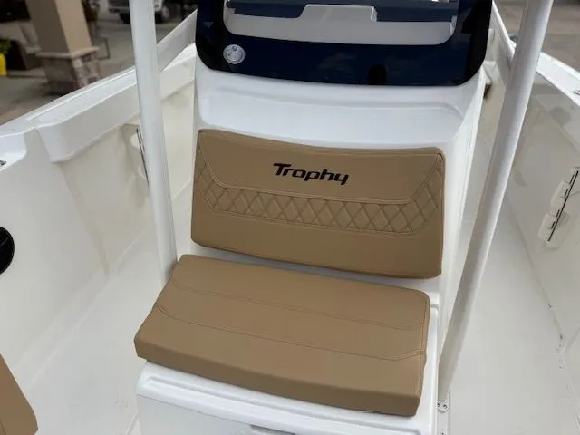 Slide: The Image of Bayliner Trophy T22CC 2026 - 16