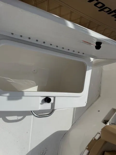 Slide: The Image of Bayliner Trophy T22CC 2026 - 17