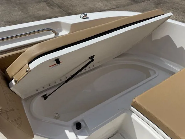 Slide: The Image of Bayliner Trophy T22CC 2026 - 18