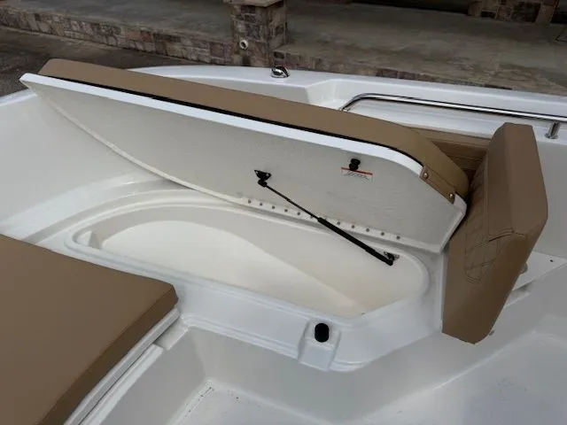 Slide: The Image of Bayliner Trophy T22CC 2026 - 19