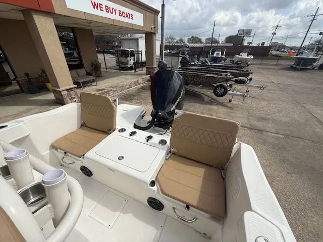 Slide: The Image of Bayliner Trophy T22CC 2026 - 25