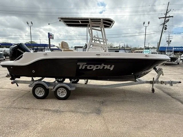 Slide: The Image of Bayliner Trophy T22CC 2026 - 5