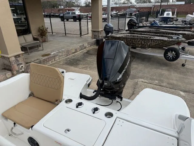 Slide: The Image of Bayliner Trophy T22CC 2026 - 9