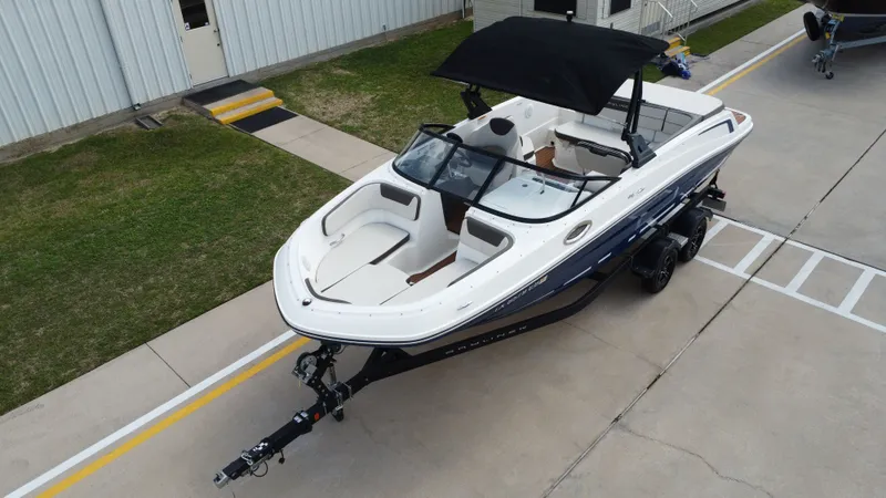 Slide: The Image of Bayliner VR6 2018 - 11