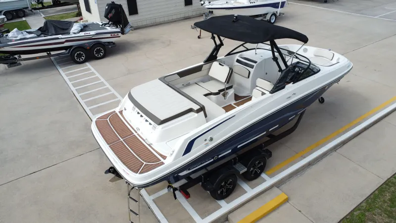 Slide: The Image of Bayliner VR6 2018 - 15