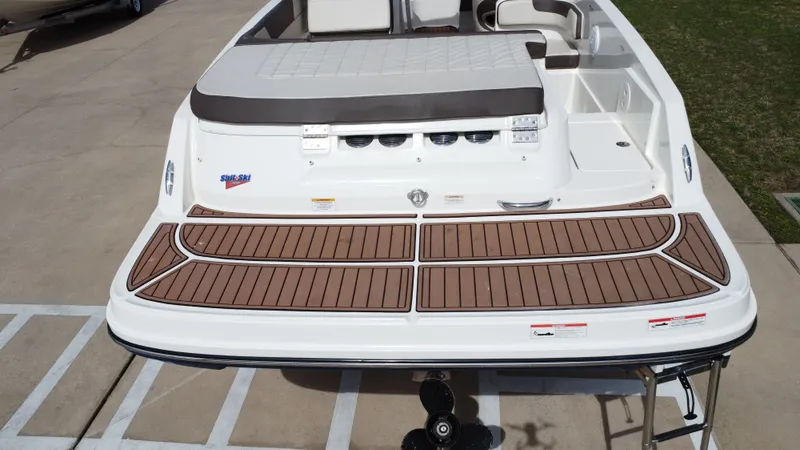 Slide: The Image of Bayliner VR6 2018 - 18